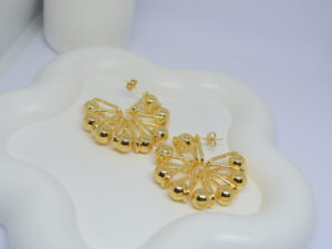 Retro look earring